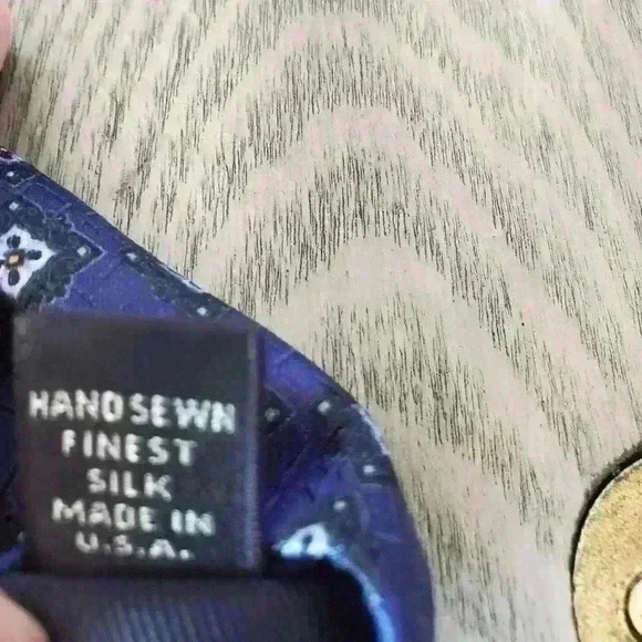 Robert Talbott classic blue tie.  100% hand sewn silk. - Picture 5 of 6